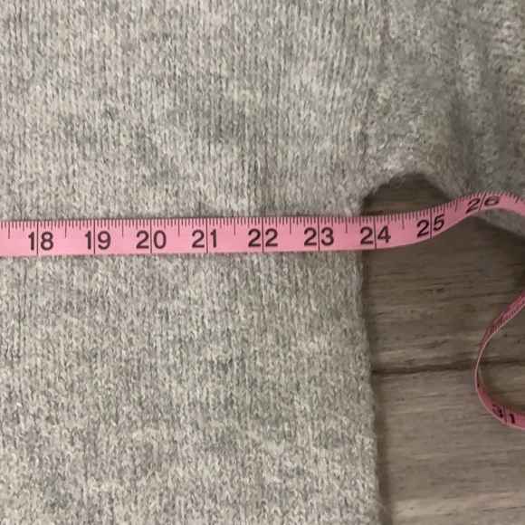 Vero Moda
VMBERKO ROLLNECK Light Grey Melange Sweater - Picture 11 of 13